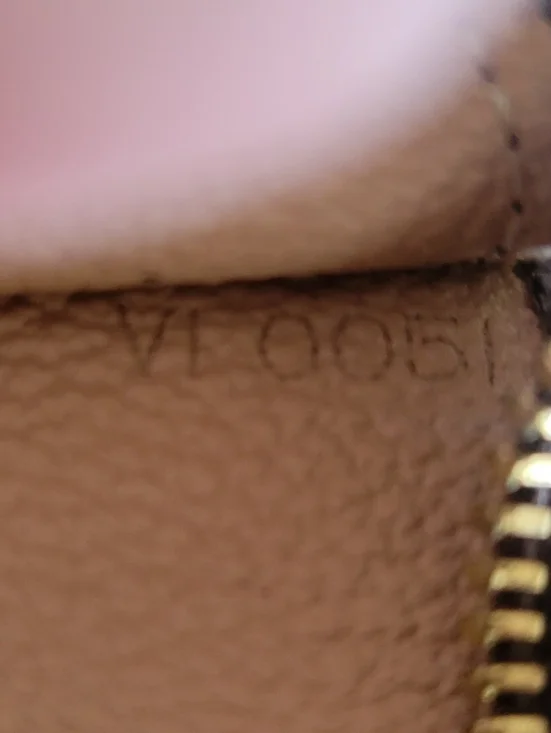 Authentuc Louis Vuitton Monogram Pouch ,serial number :VI0051 - Picture 7 of 15